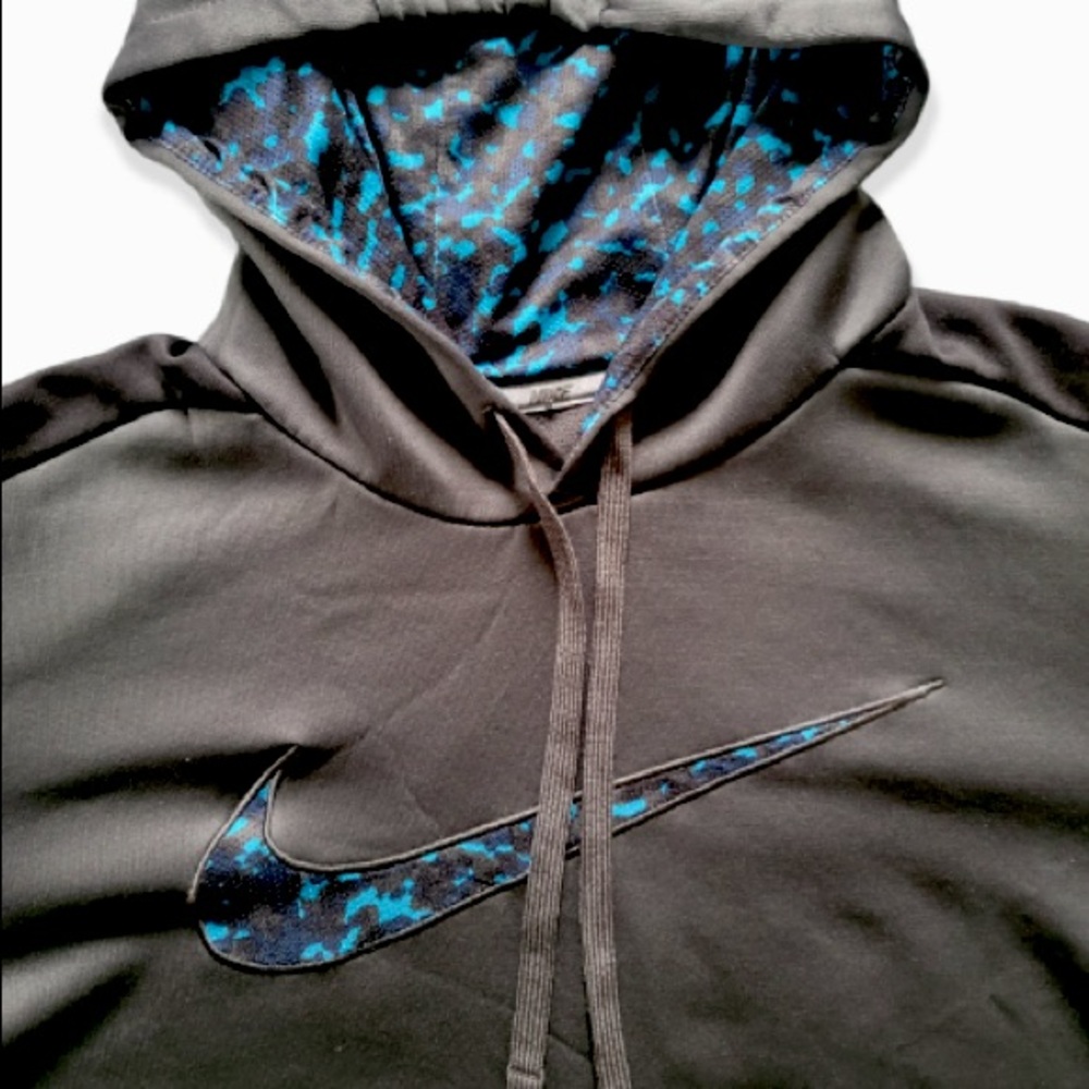 Men's Nike Therma-fit Hoodie black/charcoal. Blue camouflage swoosh.